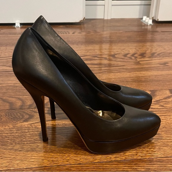Gucci Nero Pumps - Like New! Size 38, approx 4 in high - Picture 9 of 10